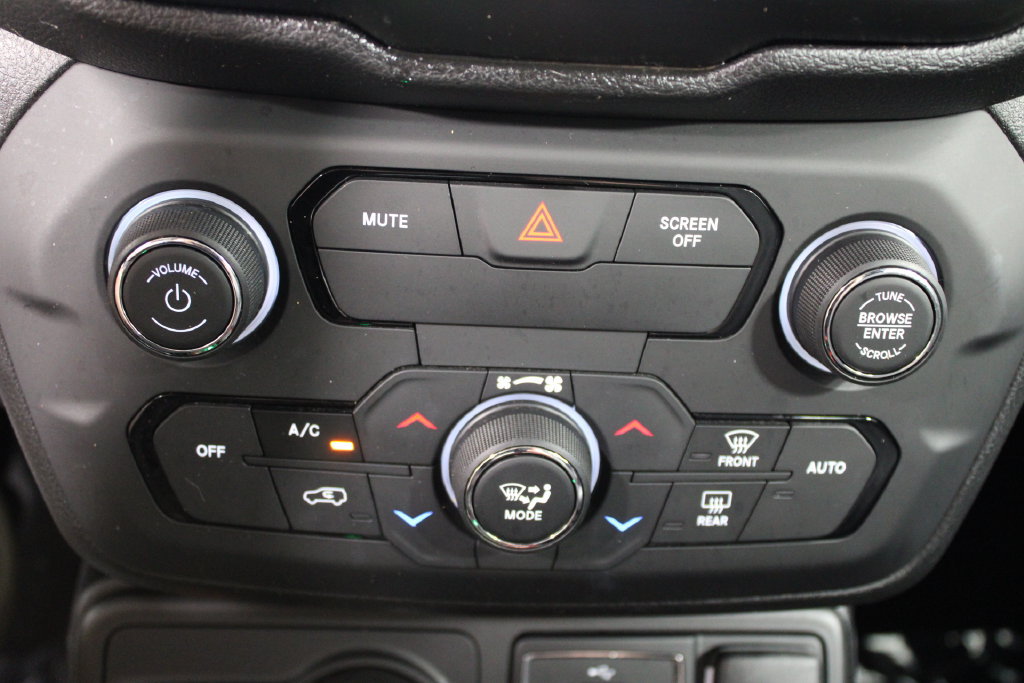 Used 2018 Jeep Renegade Trailhawk AWD/4WD image 41