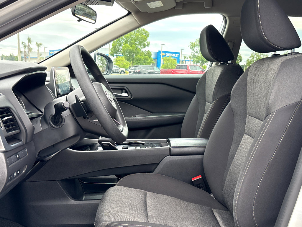Used 2024 Nissan Rogue SV FWD image 10