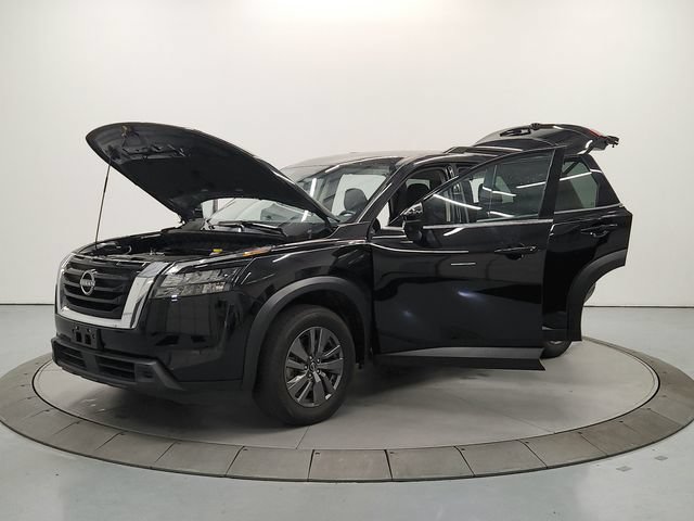 Used 2025 Nissan Pathfinder SV AWD/4WD image 11