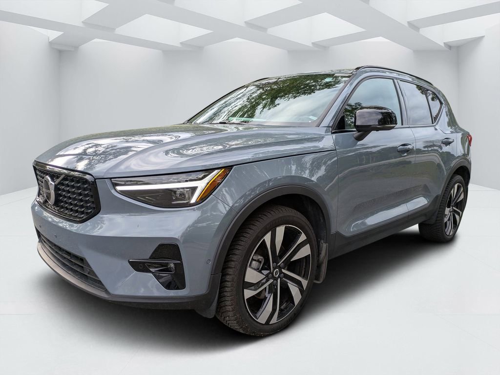 Certified 2023 Volvo XC40 B5 Ultimate w/ Climate Package AWD/4WD image 7