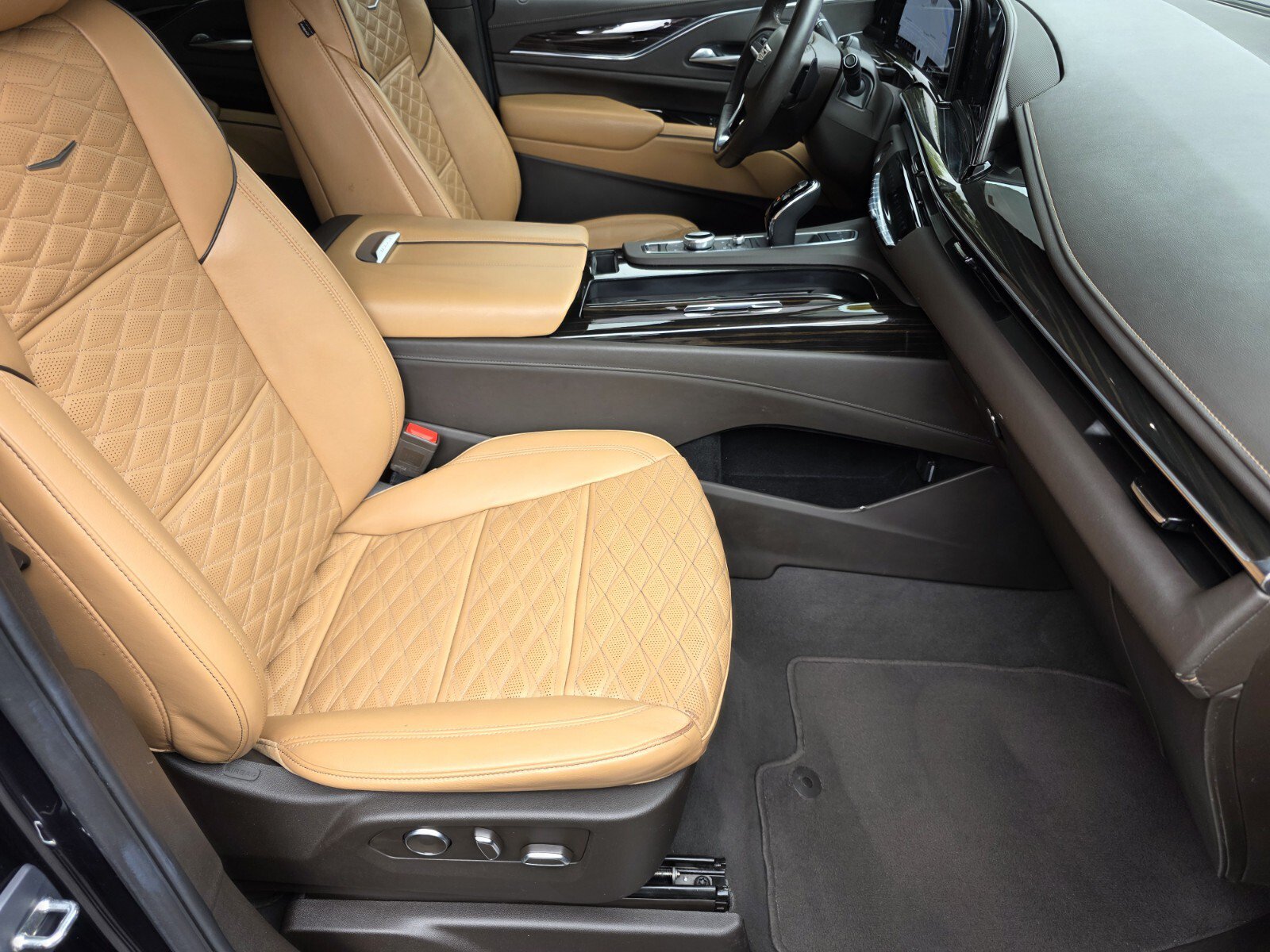 Used 2023 Cadillac Escalade Sport AWD/4WD image 3