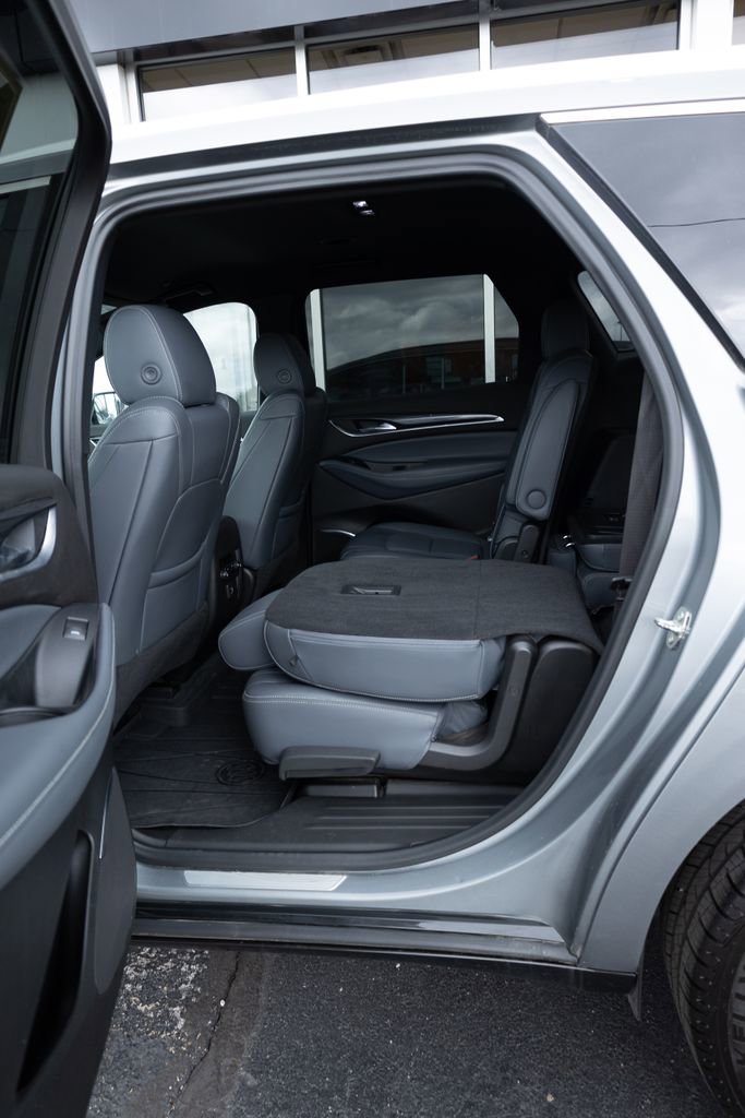 Used 2023 Buick Enclave Essence w/ Sport Touring Edition FWD image 20
