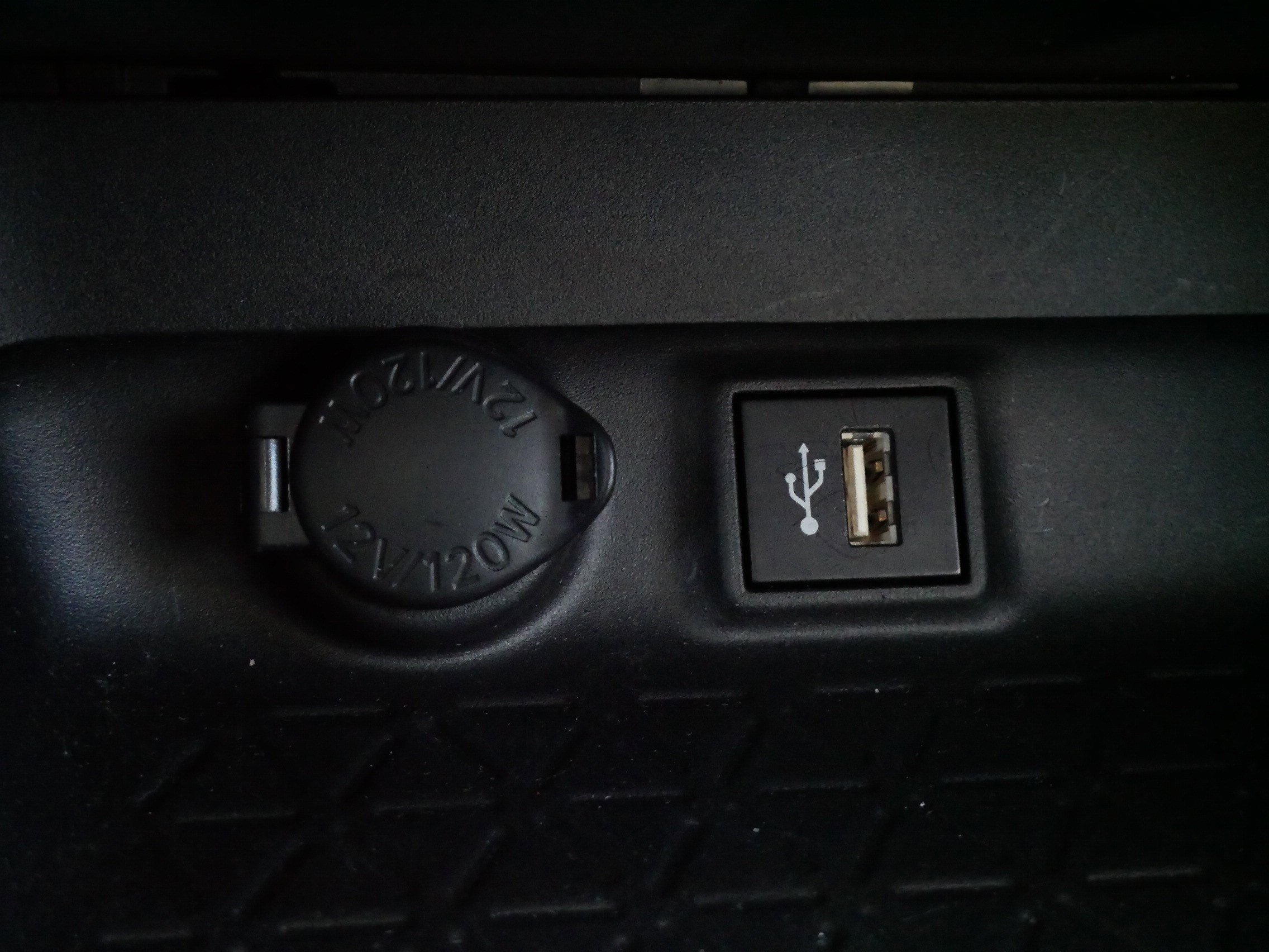 Certified 2025 Toyota RAV4 LE image 28