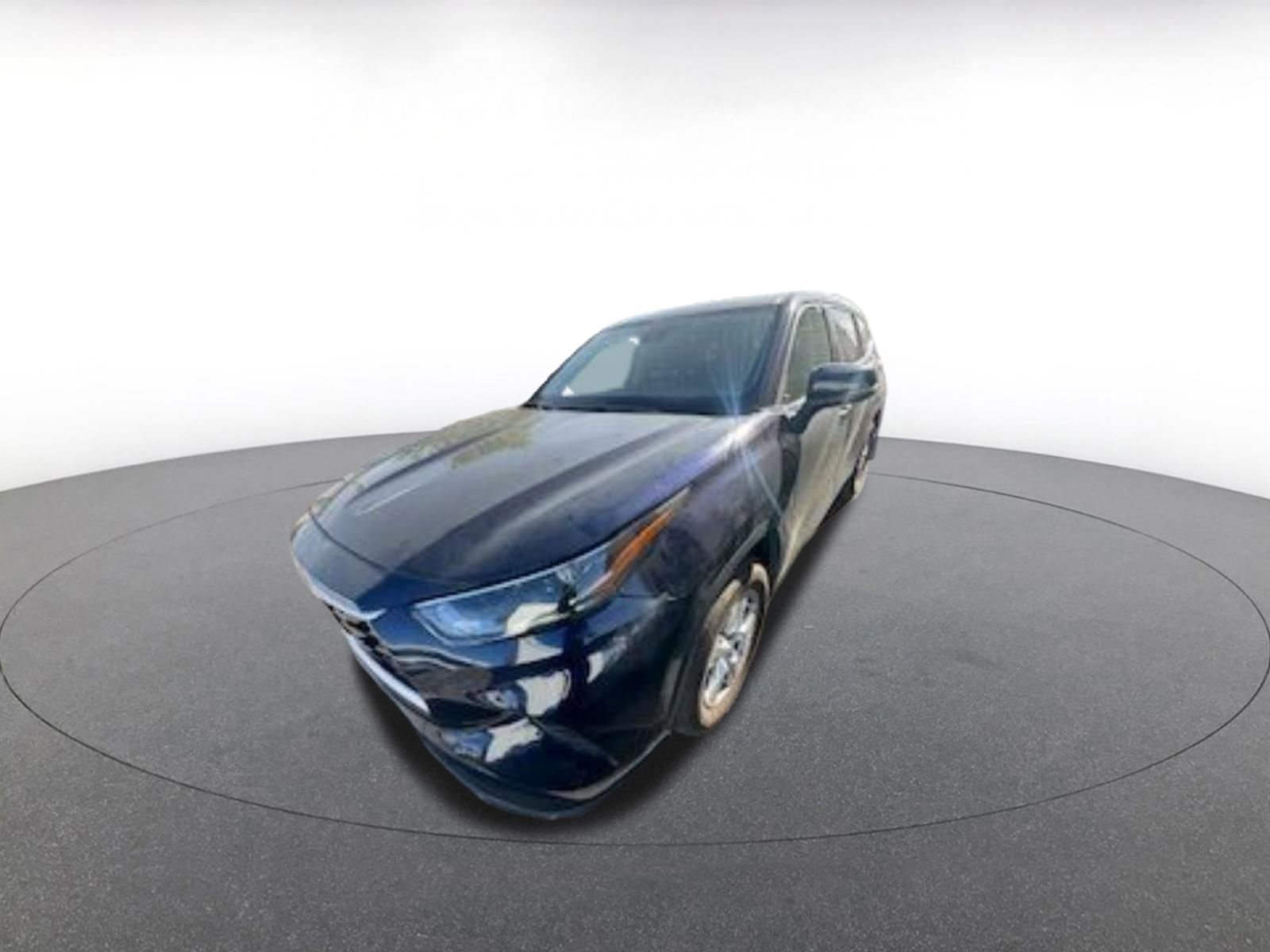 Used 2025 Toyota Highlander LE image 3