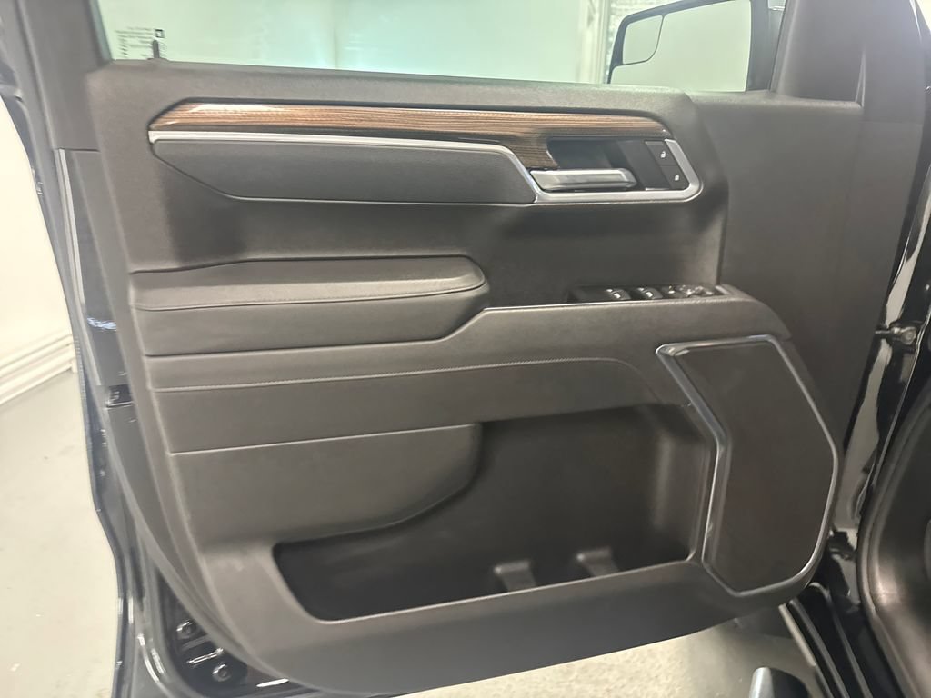 Used 2026 Chevrolet Silverado 1500 LT AWD/4WD image 11