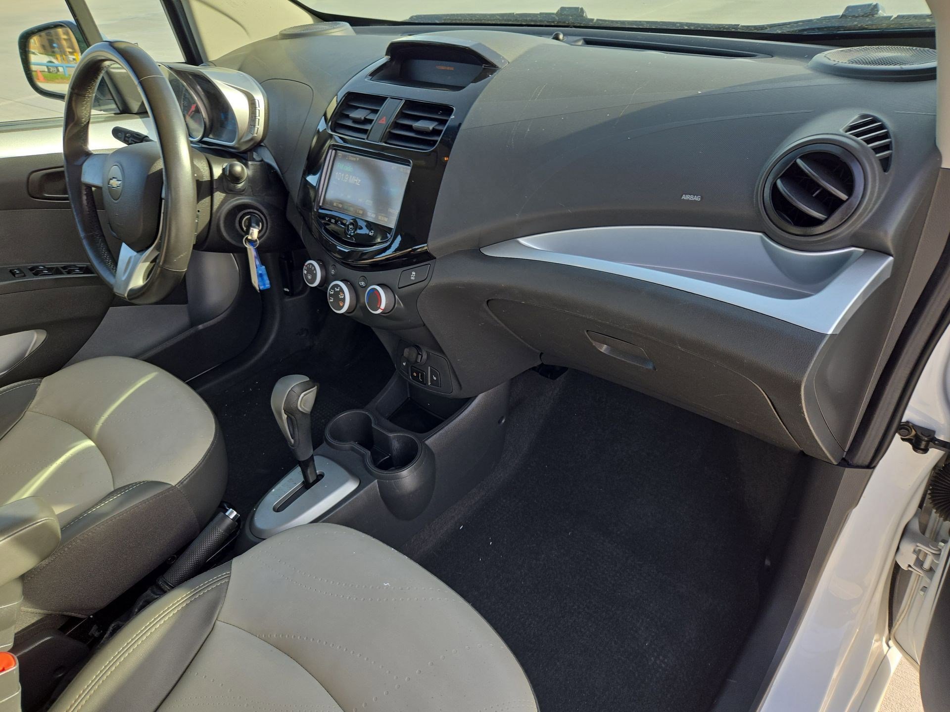 Used 2014 Chevrolet Spark LT image 29