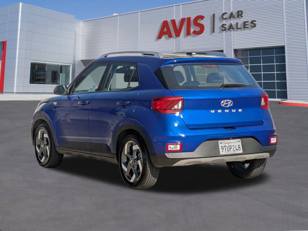 Used 2025 Hyundai Venue SEL image 9