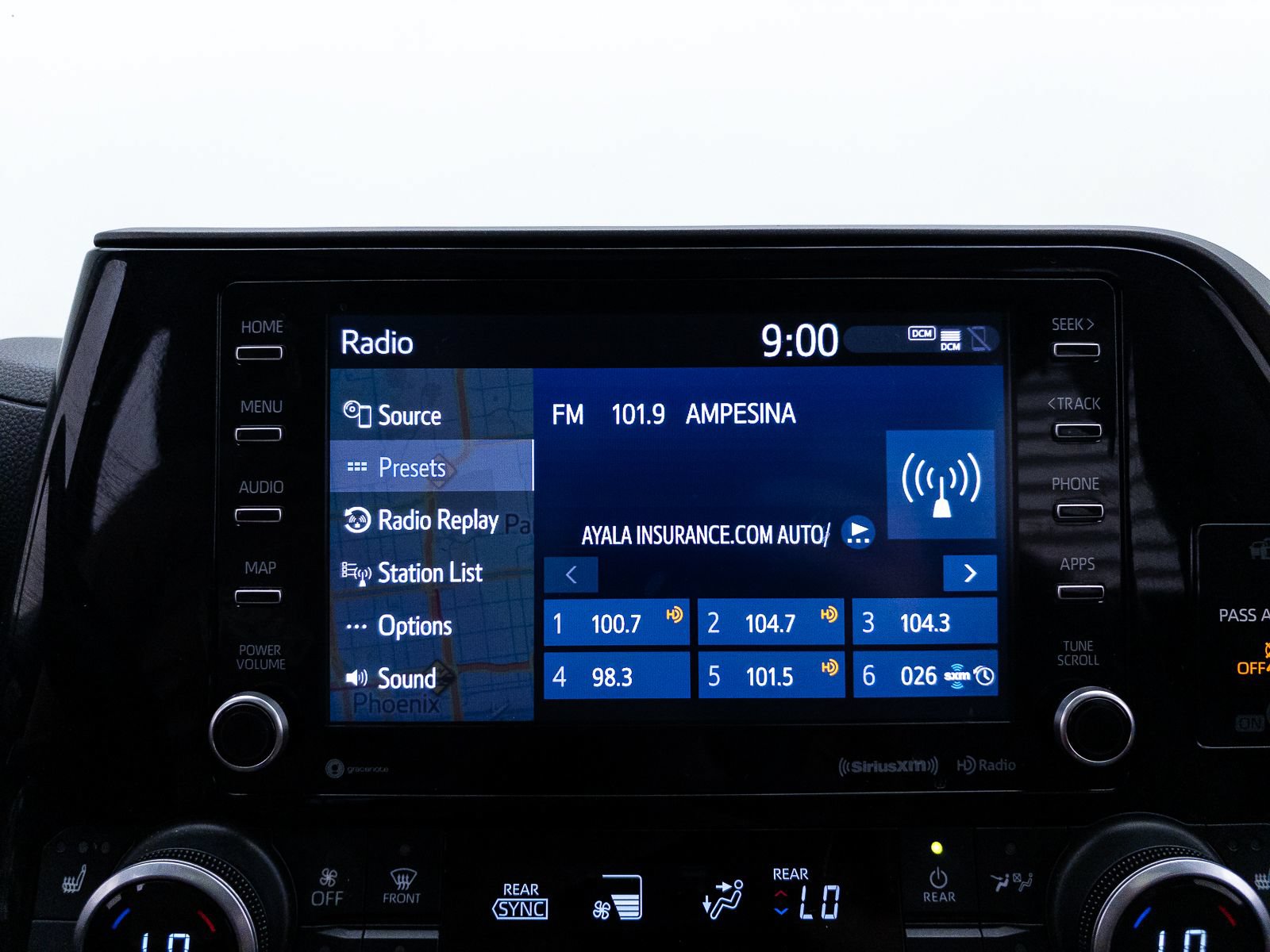 Used 2021 Toyota Highlander XLE AWD/4WD image 23