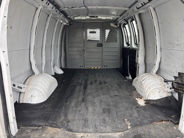 Used 2018 Chevrolet Express 2500 w/ Driver Convenience Package image 28