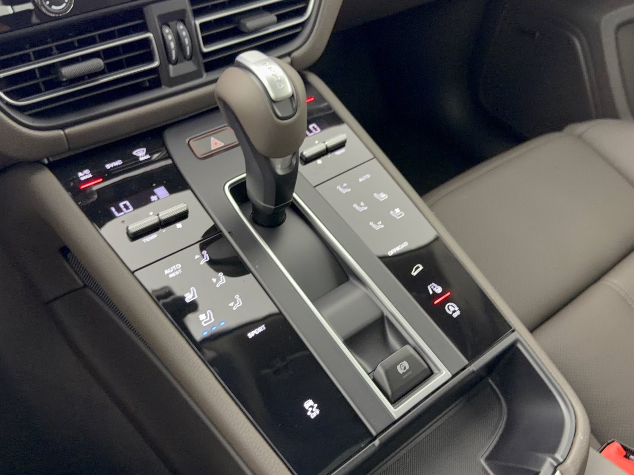 New 2026 Porsche Macan AWD/4WD image 21