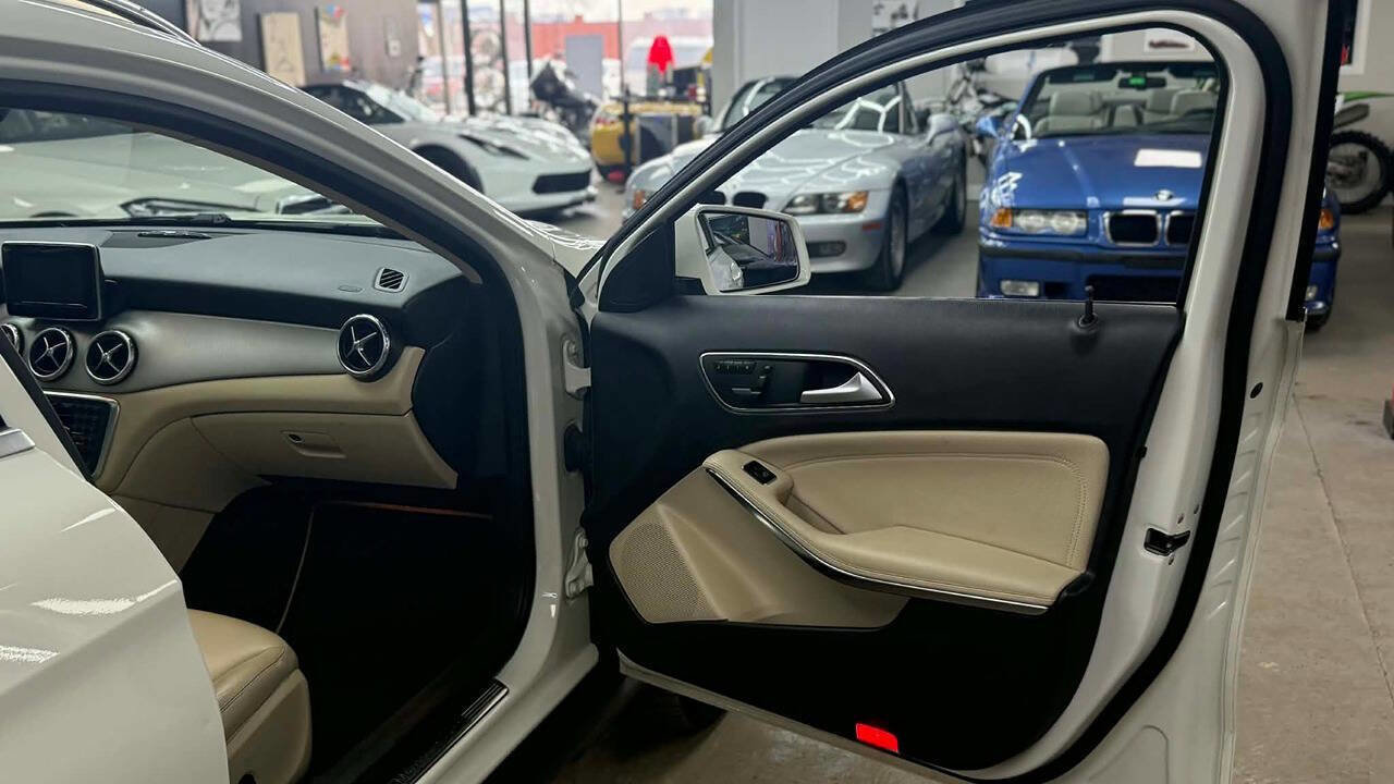 Used 2015 Mercedes-Benz GLA 250 4MATIC image 15