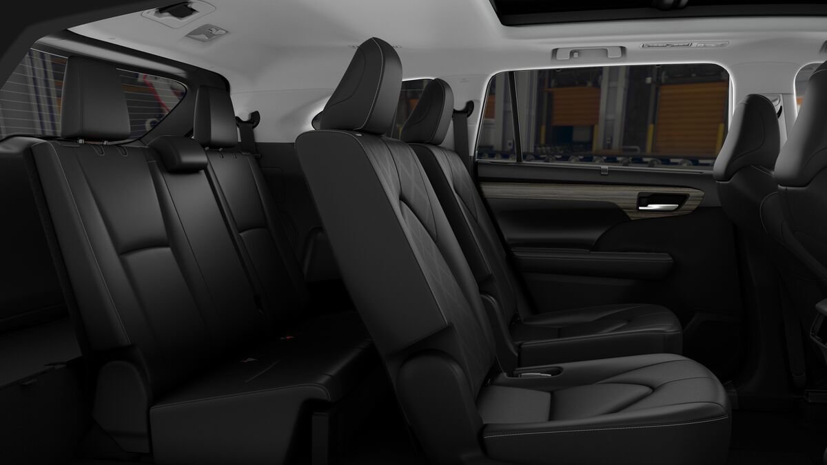 New 2026 Toyota Highlander Platinum image 24