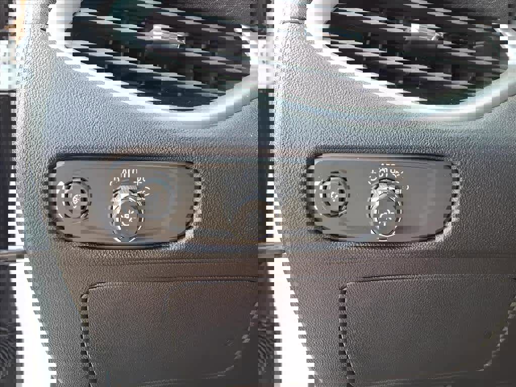 Used 2024 Chevrolet Malibu LT image 11