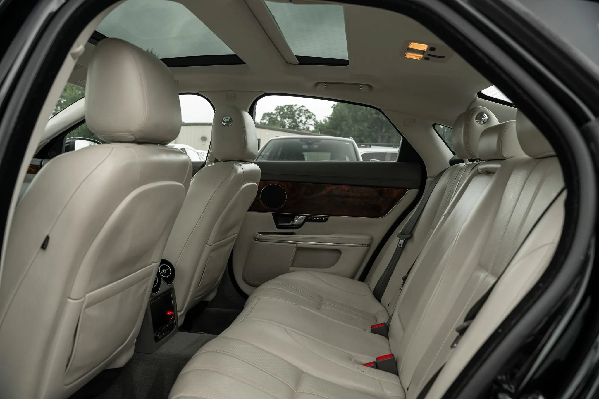 Used 2012 Jaguar XJ RWD image 8