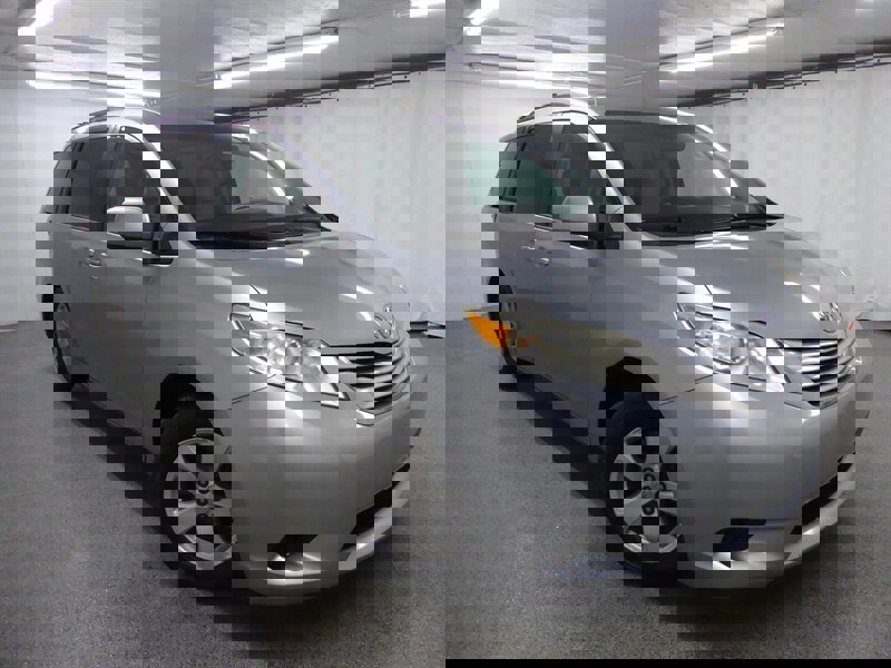 Used 2016 Toyota Sienna LE