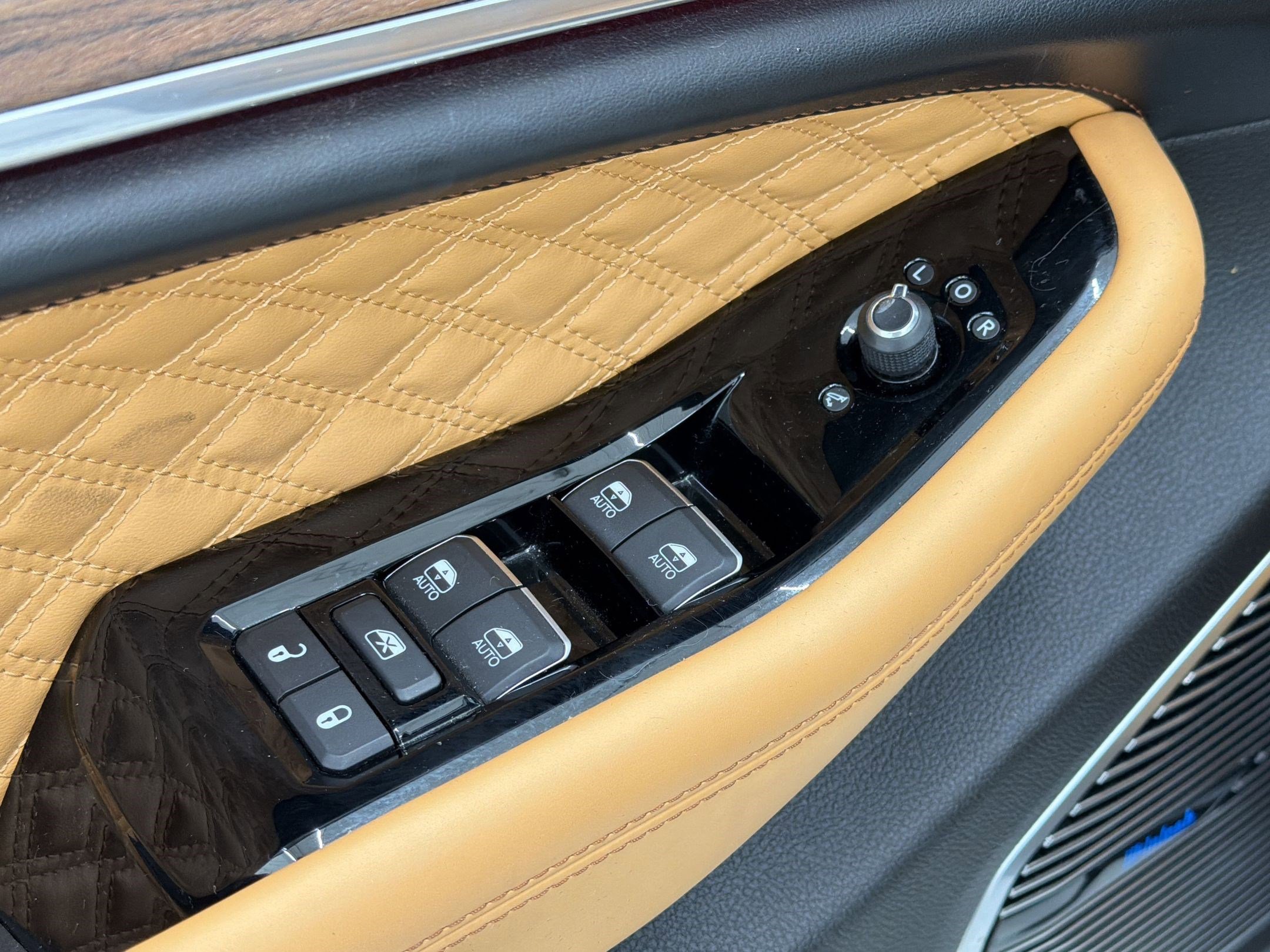 Used 2023 Jeep Grand Cherokee L Summit w/ Advanced Protech Group IV image 22