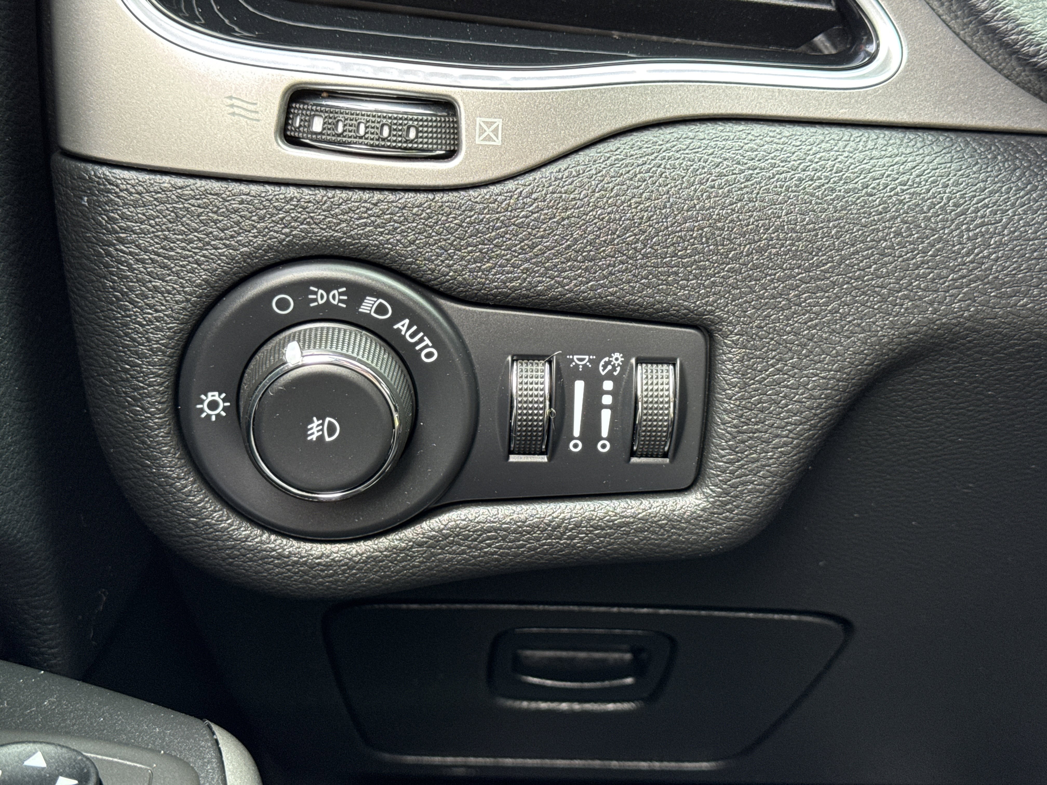 Used 2021 Jeep Cherokee Latitude Lux 80th Anniv w/ Quick Order Package 26U 80TH image 32