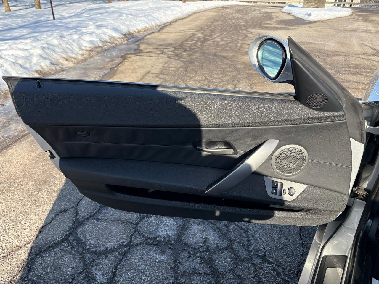 Used 2004 BMW Z4 2.5i image 32