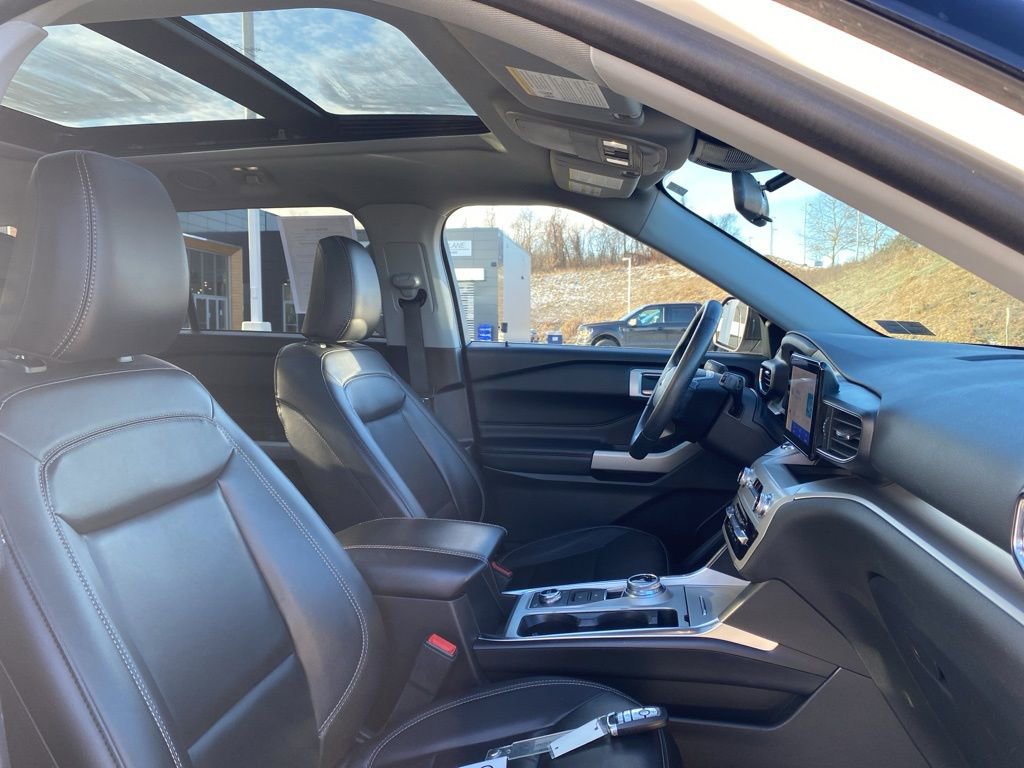 Used 2022 Ford Explorer XLT w/ Equipment Group 202A image 11