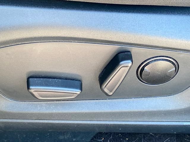 Used 2023 Ford Explorer XLT AWD/4WD image 11