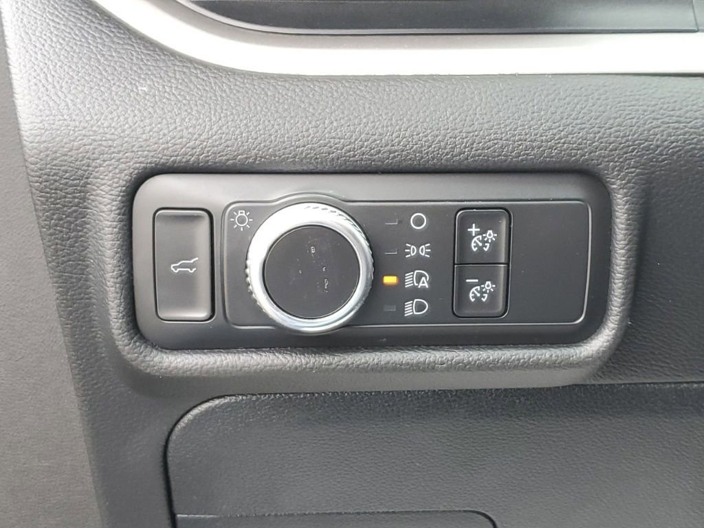 Used 2020 Ford Explorer XLT w/ Comfort Package image 15