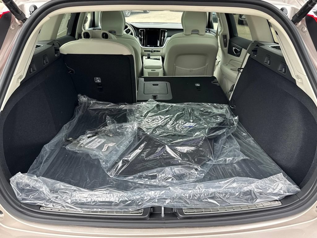 New 2026 Volvo V60 B5 Cross Country Plus w/ Climate Package AWD/4WD image 5