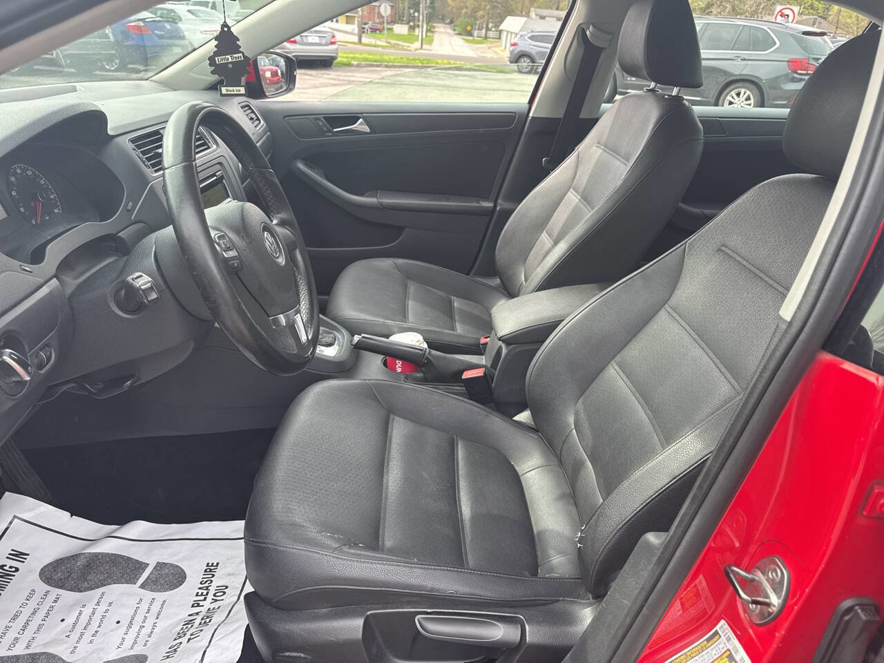 Used 2011 Volkswagen Jetta SE FWD image 9