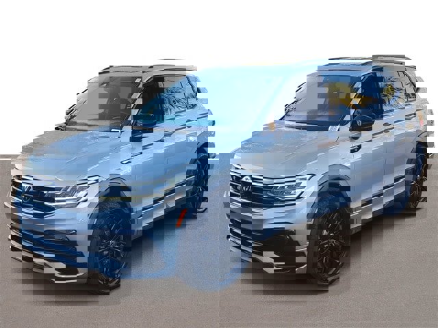 Certified 2022 Volkswagen Tiguan SE R-Line image 2