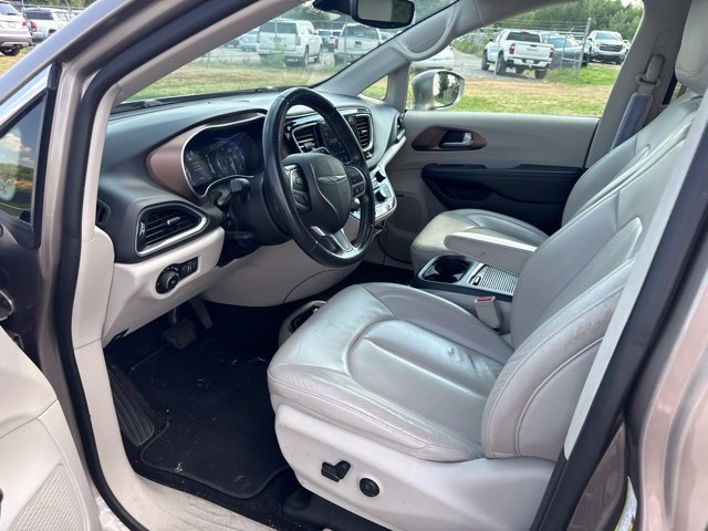 Used 2018 Chrysler Pacifica Touring-L Plus FWD image 11