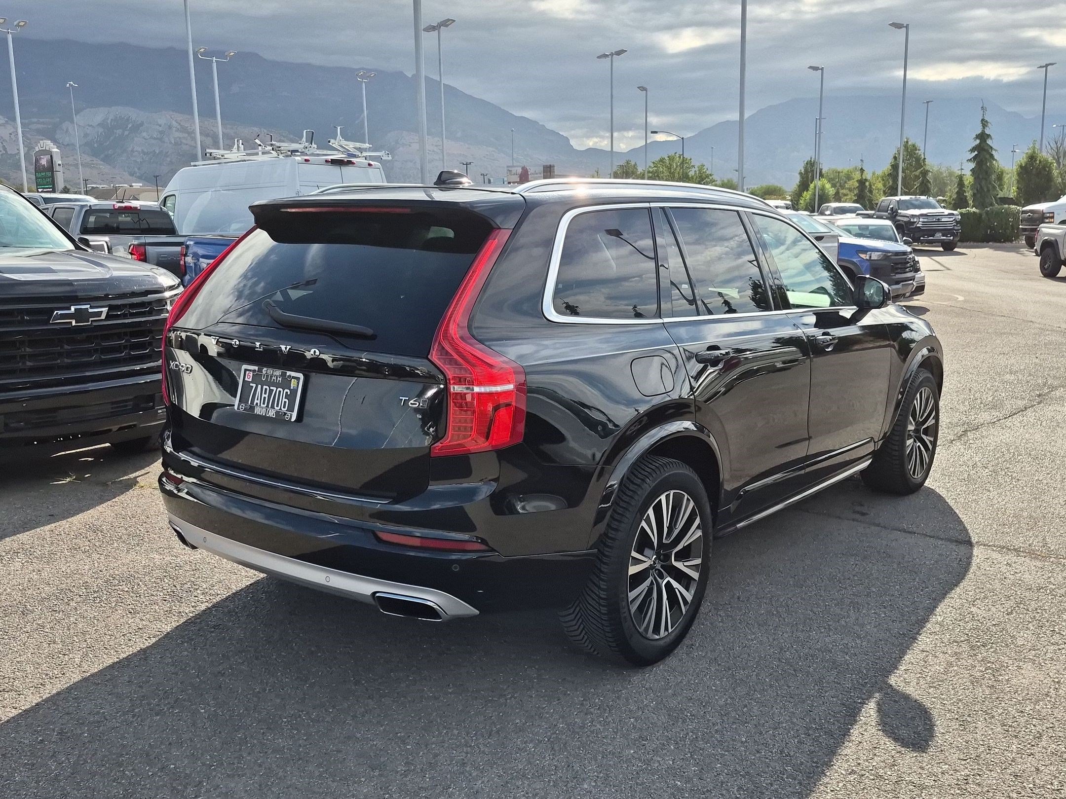 Used 2020 Volvo XC90 T6 Momentum w/ Protection Package Premier AWD/4WD image 3
