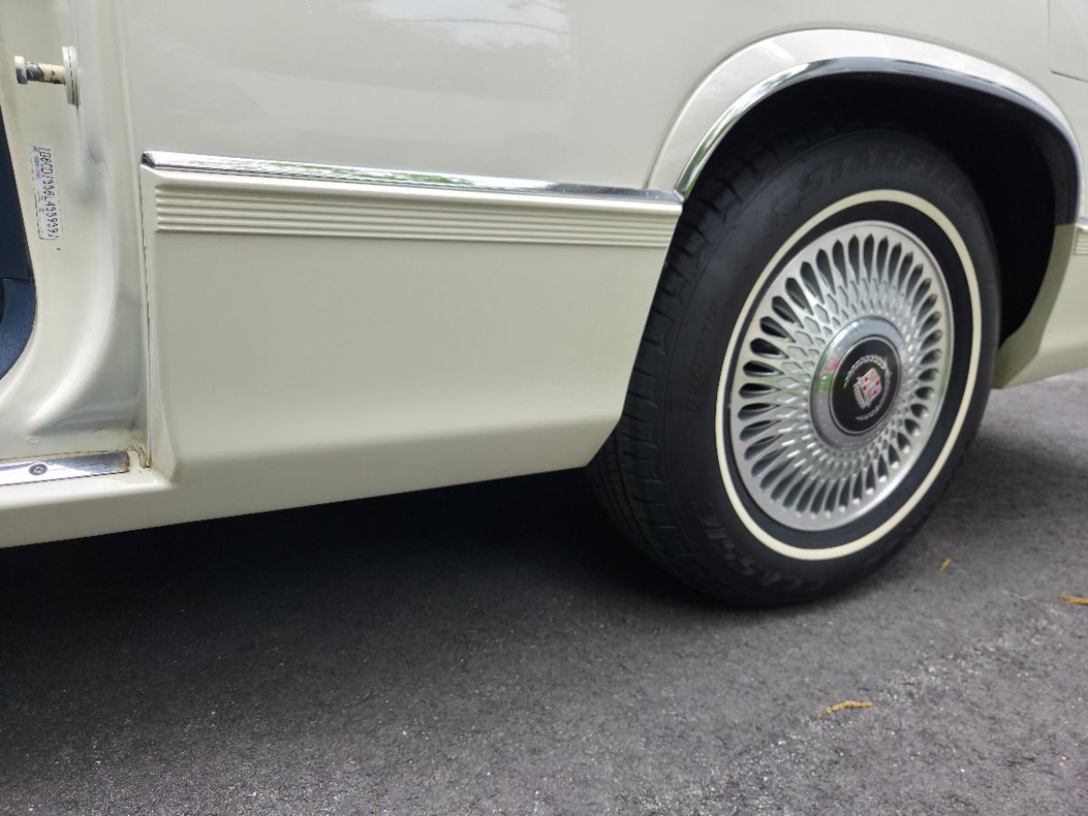 Used 1990 Cadillac De Ville Coupe FWD image 30