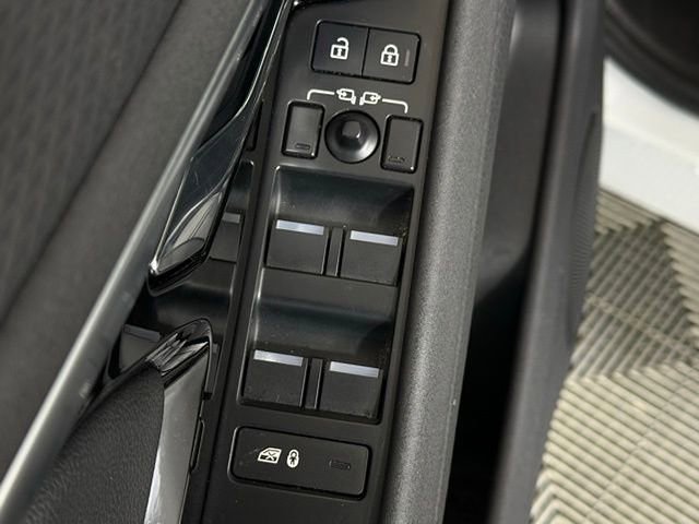 Used 2023 Land Rover Range Rover Evoque S image 26