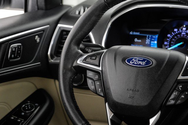 Used 2019 Ford Edge Titanium FWD image 15