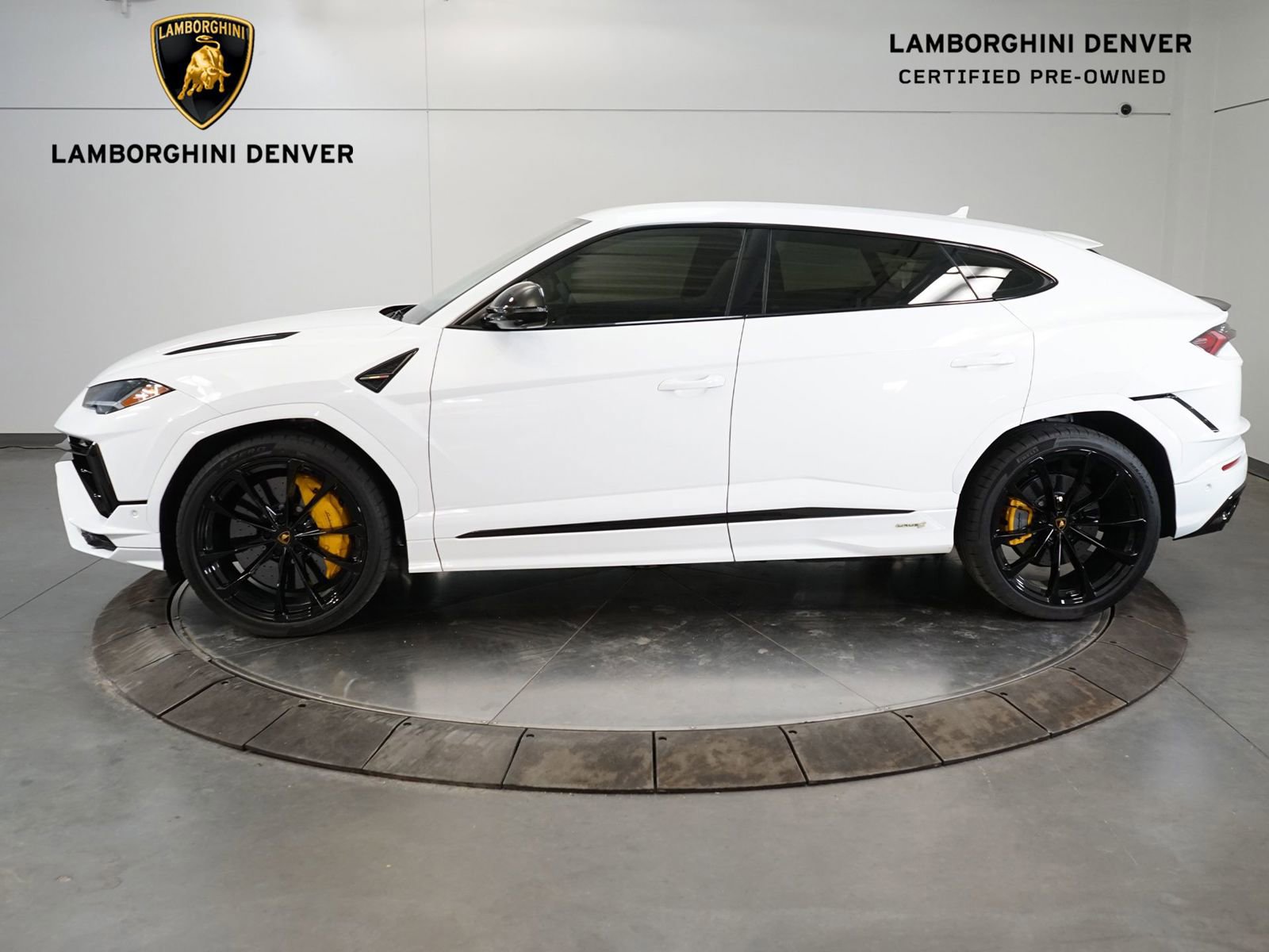 Used 2024 Lamborghini Urus S image 3