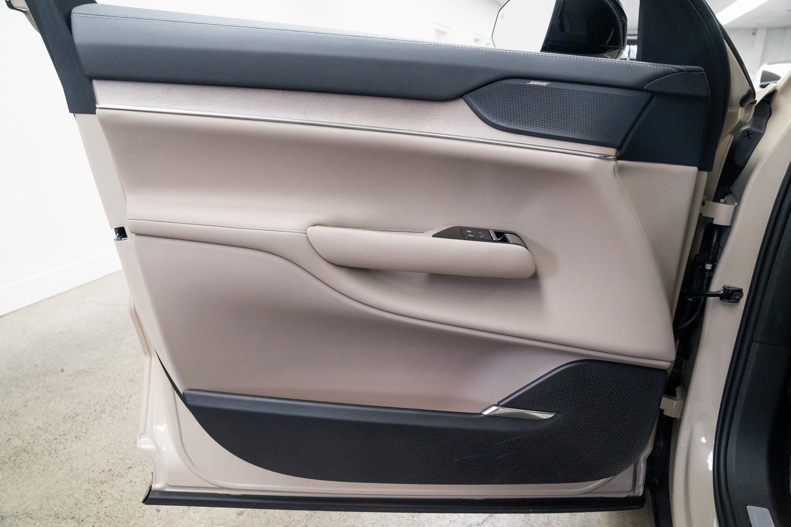 Used 2025 Volvo EX90 Plus image 17