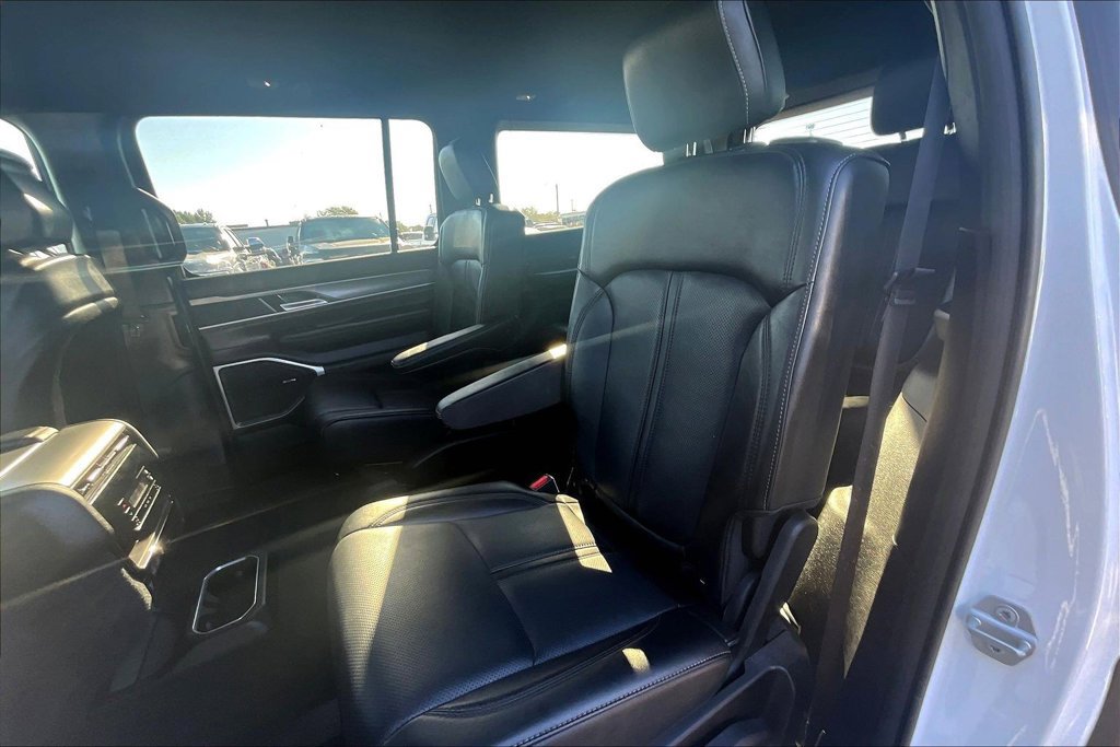 Used 2025 Jeep Wagoneer Series II AWD/4WD image 28
