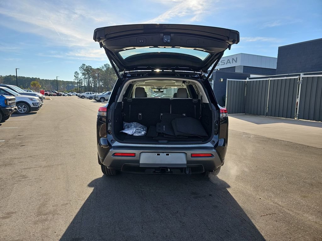 New 2026 Nissan Pathfinder SL w/ SL Premium Package image 17