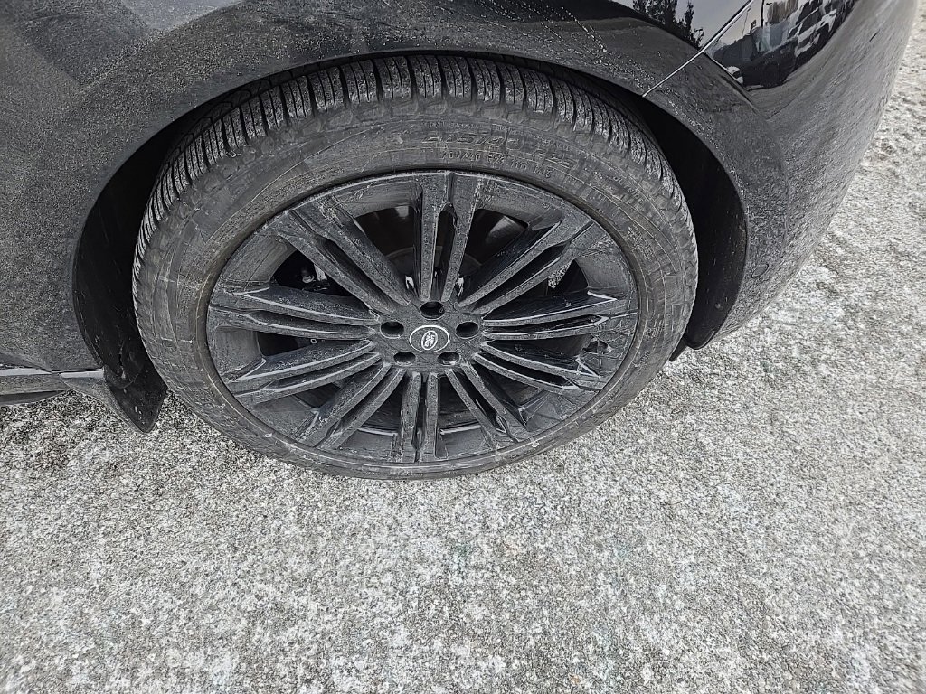 Certified 2023 Land Rover Range Rover SE image 13