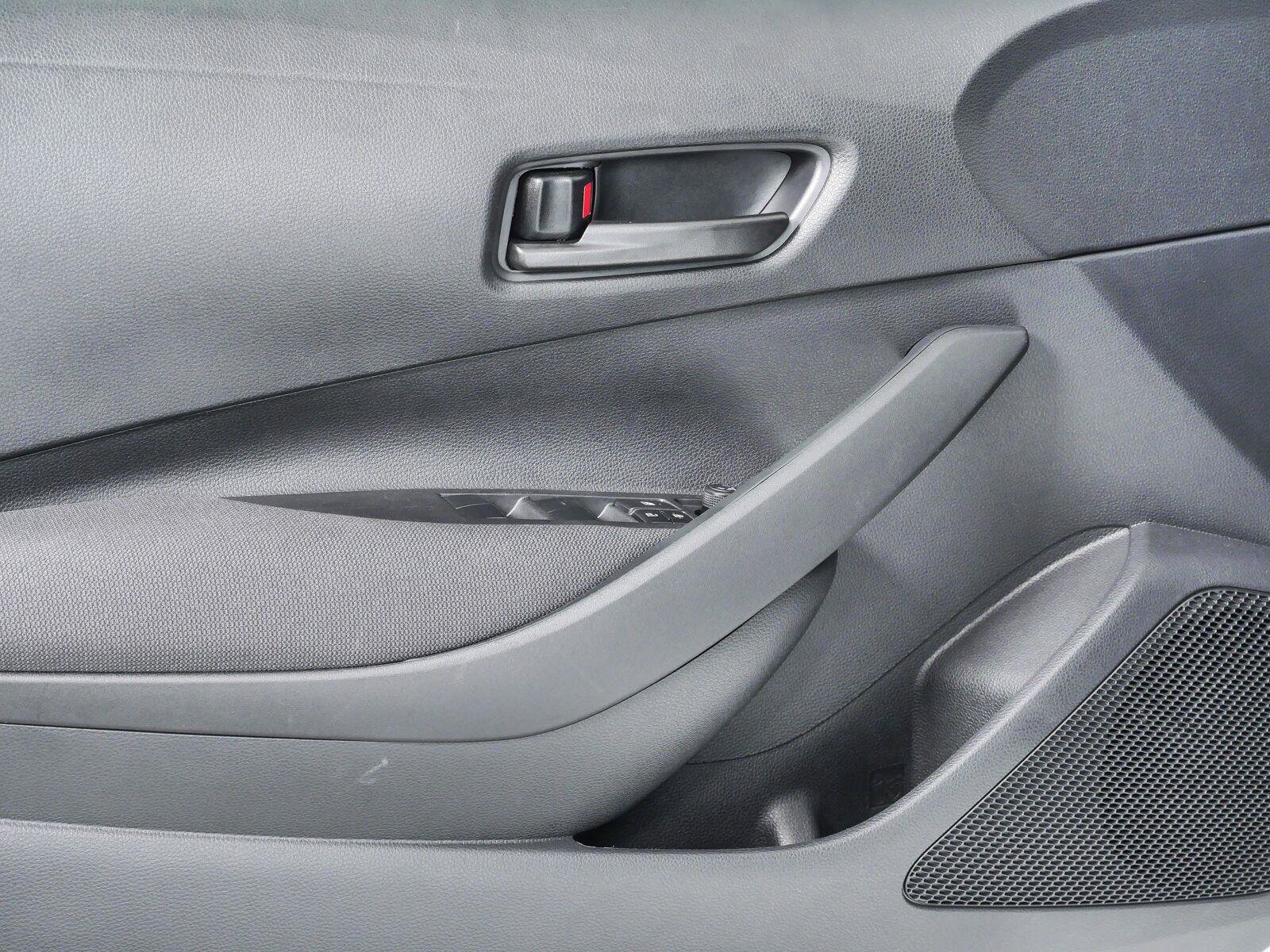 Used 2025 Toyota Corolla LE FWD image 6