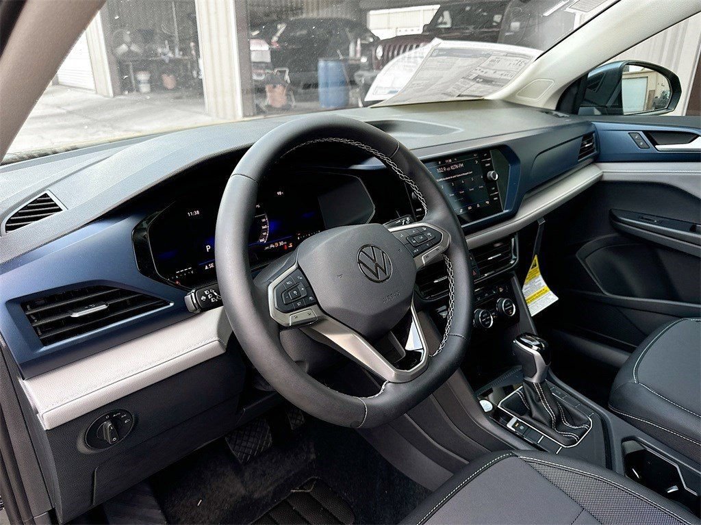 Used 2024 Volkswagen Taos SE FWD image 9