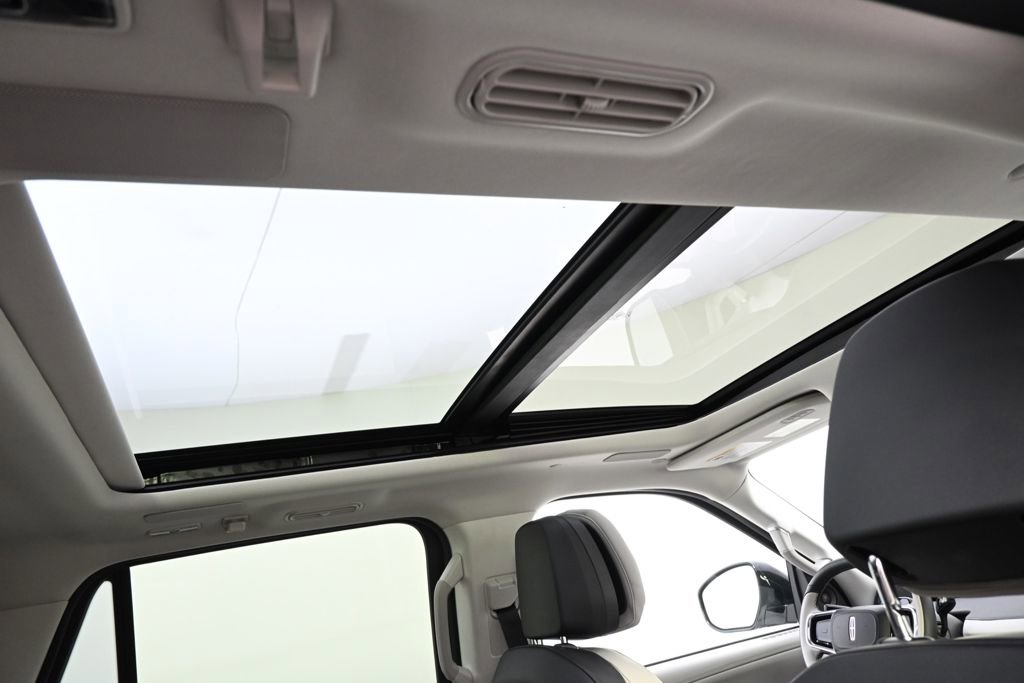 New 2026 Lincoln Navigator L Reserve w/ Jet Appearance Package image 17