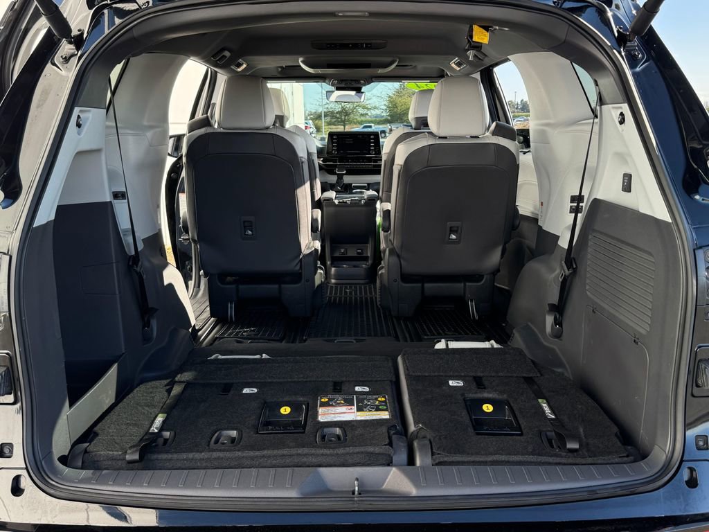 Used 2024 Toyota Sienna XSE image 22