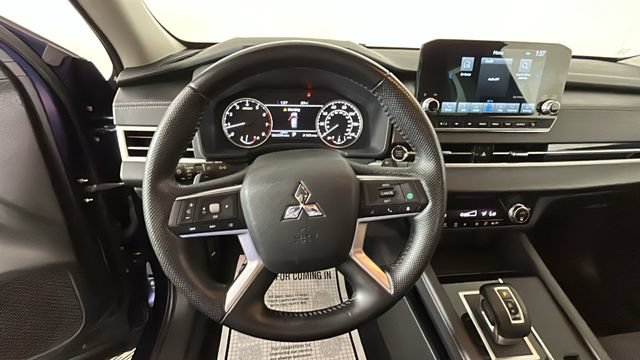 Used 2023 Mitsubishi Outlander SE FWD image 14