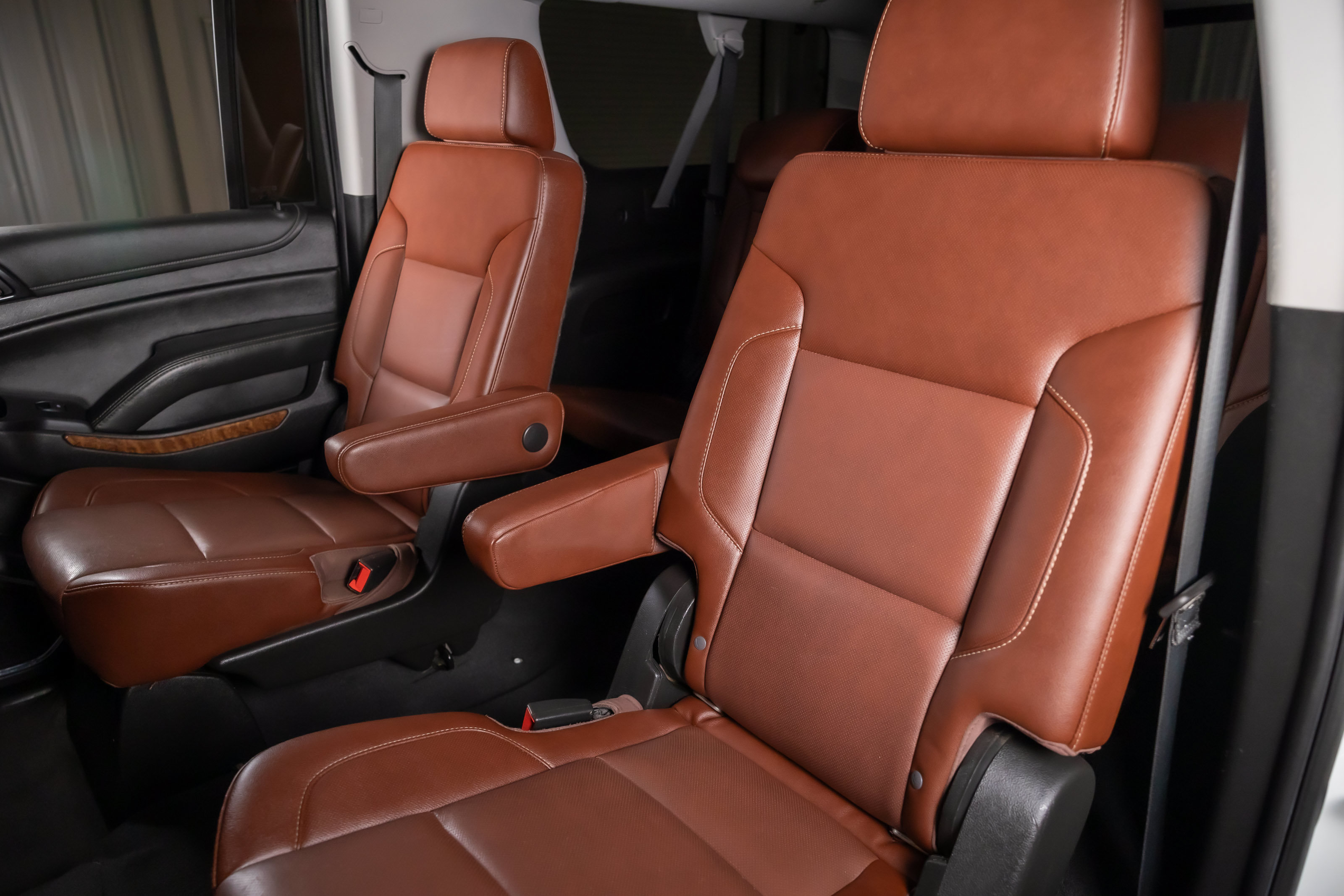 Used 2020 Chevrolet Suburban Premier w/ Premier Plus Edition RWD image 24