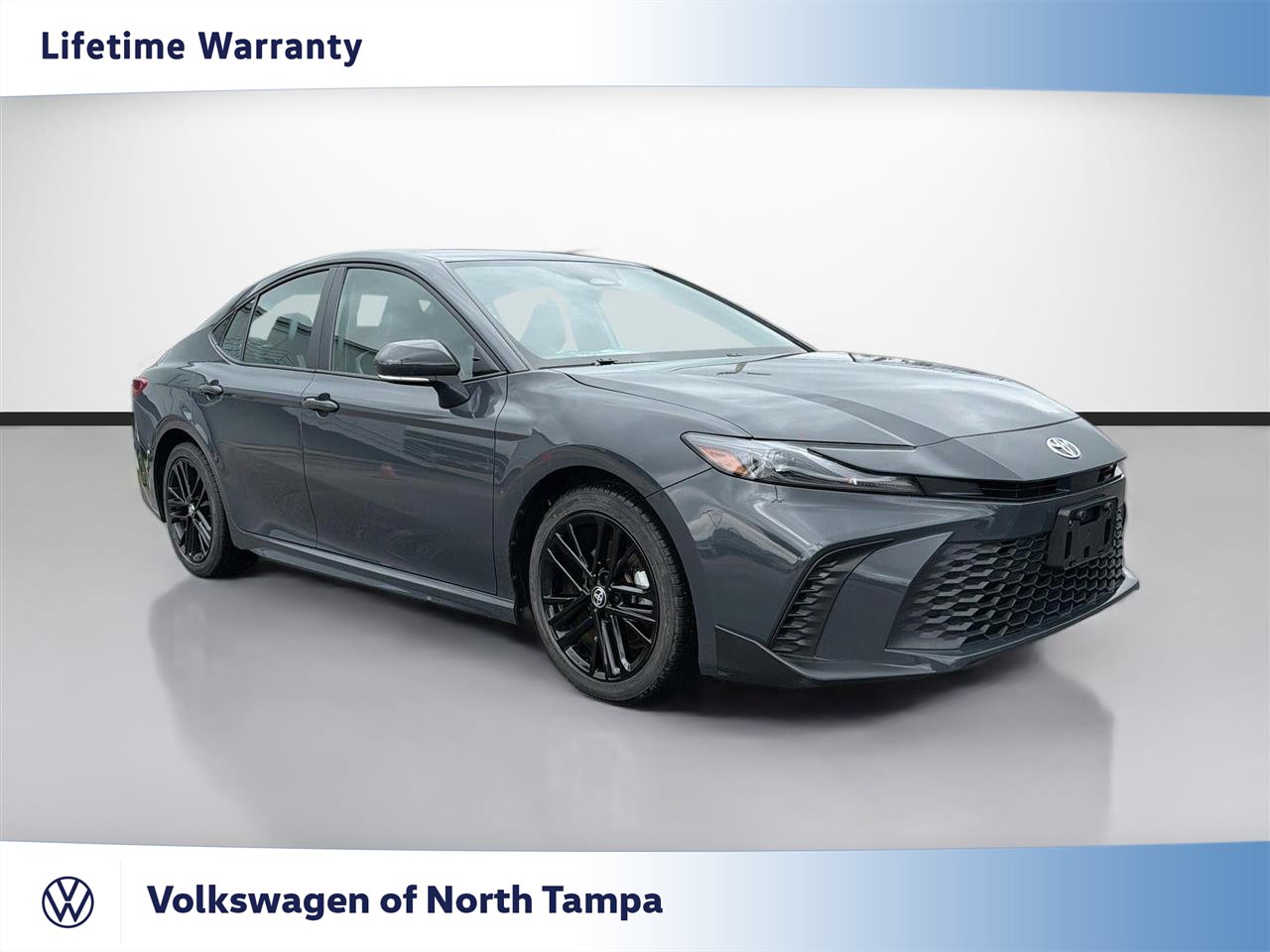 Used 2025 Toyota Camry SE FWD image 1