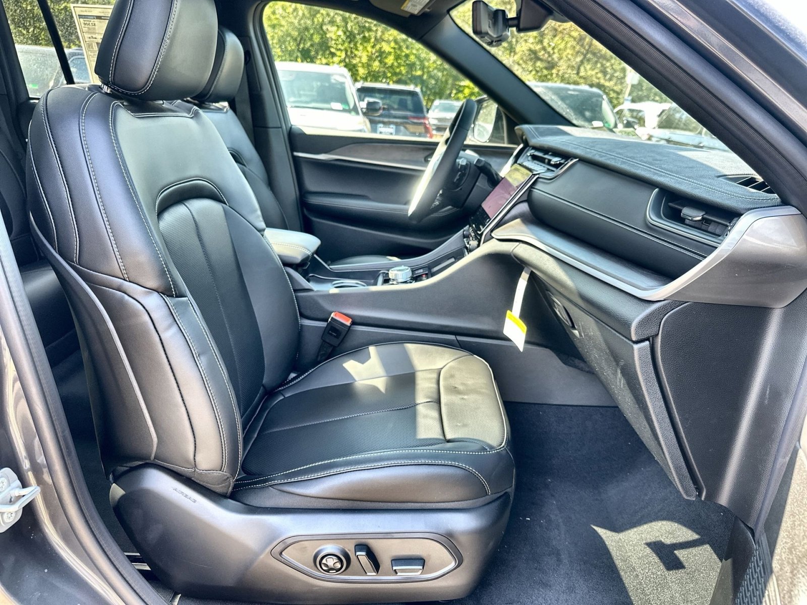 New 2025 Jeep Grand Cherokee Limited w/ Luxury Tech Group II image 27