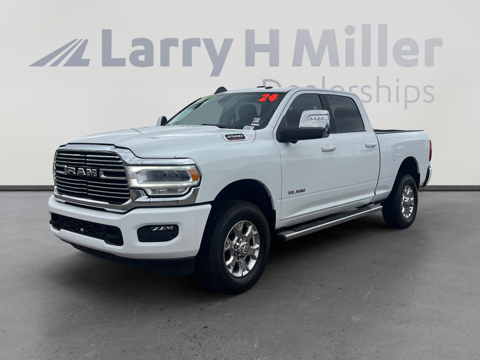 Used 2024 RAM 2500 Laramie w/ Towing Technology Group AWD/4WD image 1