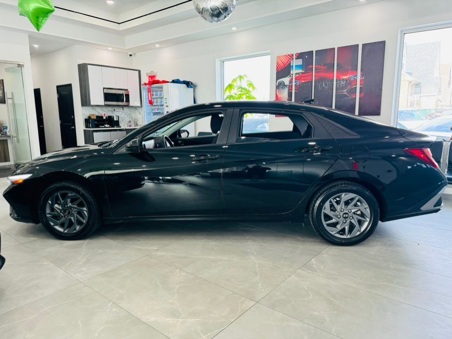 Used 2024 Hyundai Elantra SEL FWD image 4