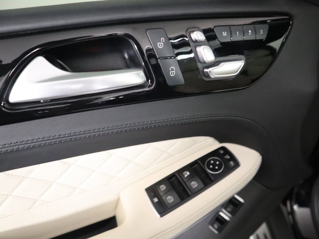 Used 2017 Mercedes-Benz GLS 550 4MATIC image 23