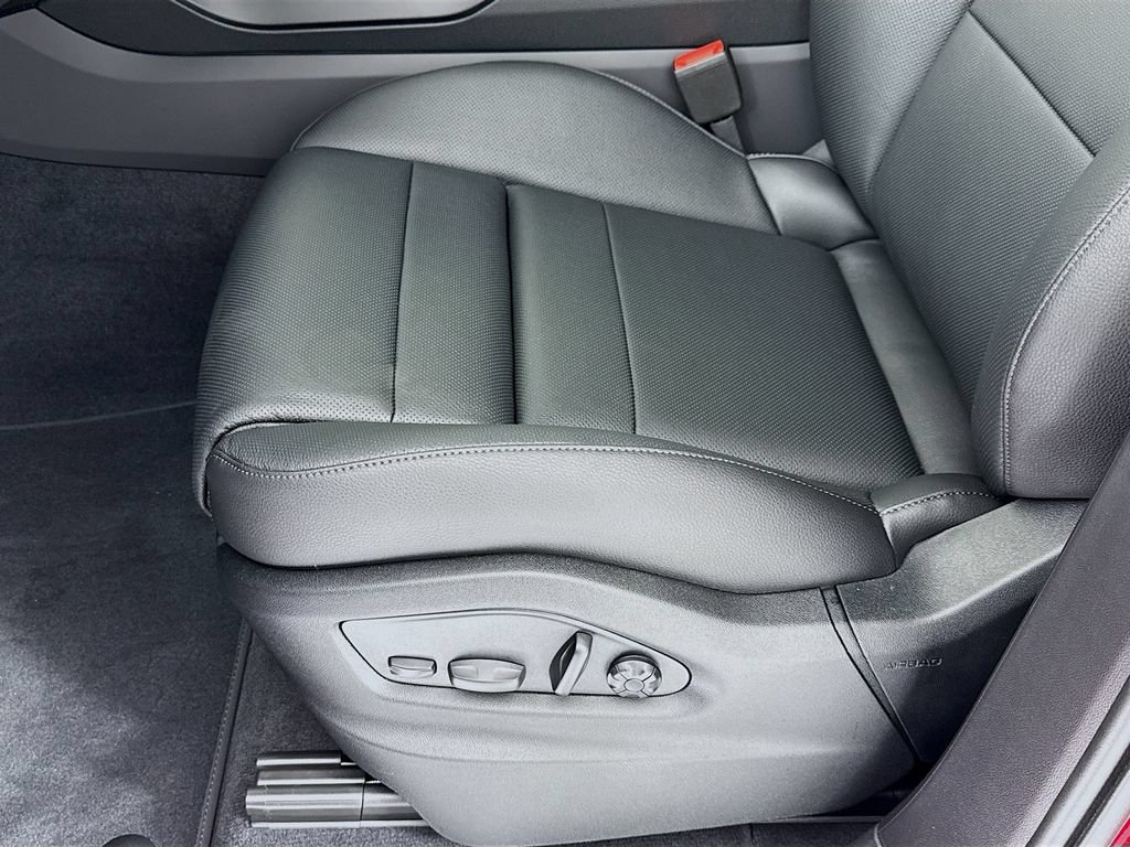 New 2026 Porsche Cayenne AWD/4WD image 13